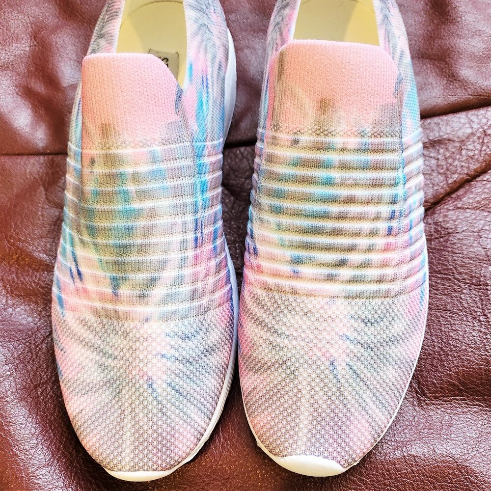 Women Casual shoes Slip-ons Size 7 Steve Madden Stretchy Brand New Multi Color